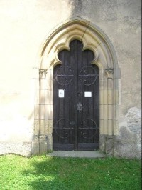 Otryby, gotický kostelík, gotický portál