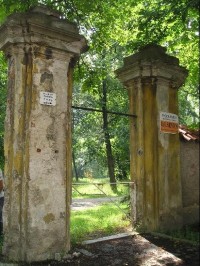 Záběhlický zámek, vstupní brána