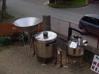 Pelhřimov - obří nerezová kuchyně v zahradě expozice Zlaté české ručičky
