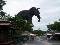 Erawani Park & Muzeum: Třojhlavý slon (chang) Erawani.