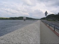 Slezská Harta: Přes hráz přehrady vede silnice