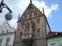 Jeden z nejkrásnější ch gotických domů v Čechách zvaný Kamenný dům s bohatě zdobeným průčelím z konce 15.století