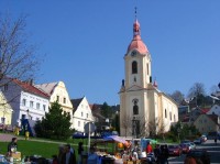 Štramberk náměstí: Kostel na náměstí ve Štramberku