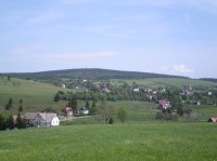 Horní Blatná: městečko s pozadím Blatenského vrchu