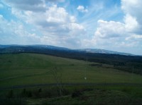 Panorama 7: Klínovec a Fichtelberg z Mědníku
