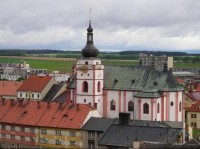 Kostel v Boru: Pohled na kostel sv. Mikuláše z ochozu zámecké věže