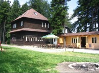chata na kozlovském kopci 2006: Chata českých turistů na kozlovském kopci byla postavena již v roce 1933 nedaleko dřevěné rozhledny.Později dostala jméno Maxe Švabinského.