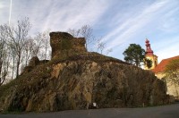 zřícenina: zřícenina starého hradu a kostel v Rabštejně