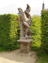Sochy v zámeckém parku - červenec: sochy Brauna a jeho žáků