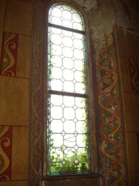 Původní okna: Malovaný interiér kostela v Gruntě