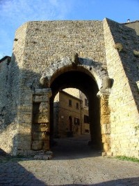 Volterra: Porta all´Arco 