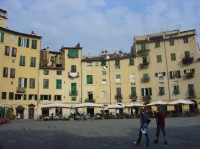 Lucca: Piazza Anfiteatro 