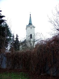 Radotín: pohled na kostel sv. Petra a Pavla od Berounky