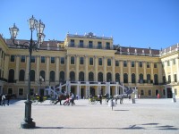 Schonbrunn s čekajícími kočáry