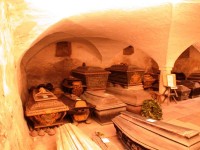 Hrobka Kinskych v kostele Povyseni svateho Krize v Liberci
