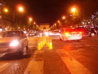 Champs Elysés v noci