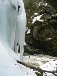 Ledopád nad Doubravou asi 1-2 km od Bílku