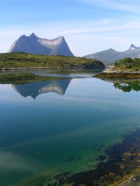 Efjord - jasno, je možno se opalovat