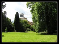 pohled z parku na zámek