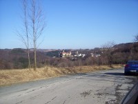 Sovinec-hrad a obec ze silnice do Paseky.jpg