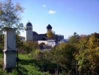 Sovinec-hrad s kostelní,dříve hradní věží od východu.jpg