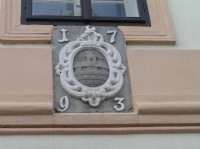 Městský znak na staré škole