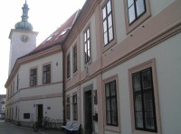 Stará škola v Kostelní ulici: Dnes sídlo MÚ
