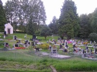 Hřbitov nad vesnicí