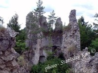 hrad Blatnica: les pohlcuje celý hrad