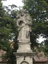 Barokní socha Jana Nepomuckého