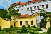 Vrtbovská zahrada s krásným výhledem na Prahu