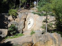 Bretschneiderovo ucho: Kromě nádherných přírodních scenérií, jsou v okolí Lipnice nad Sázavou, v opuštěných žulových lomech, vytesány zajímavé, zhruba tři metry vysoké reliéfy. Patronem celého Národního památníku odposlechu je Richard Hašek, vnuk spi