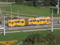 Zlín: Městský trolejbus z budovy "21"