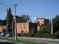 Zlín: místní část Podvesná, v pozadí Věžové domy