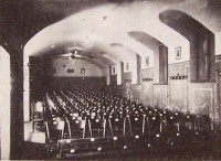 První Saxingerovo kino v suterénu radnice, kde bývala i kavárna