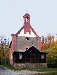 Kostelík u pramene