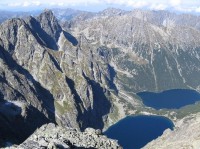 Z vrcholu Rysů: Czarny Staw pod Rysami a Morskie Oko z Rysů