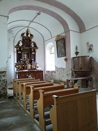 interiér kostelíka na Tumbergu