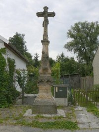 Stádlo: Kříž ve vesnici