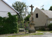Stádlo: Kříž ve vesnici
