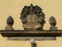 Bohuňovice: Znak nad vchodem do kostela