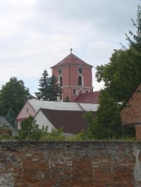 Hnojice: Pohled k věži kostela