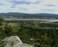Vyhlídková skála u řeky Tornionjoki