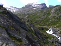 Na vrcholu Trollí stěny - počátek vodopádu Stigfossen