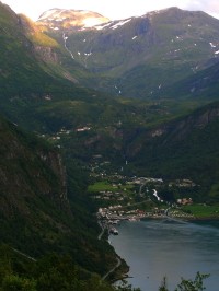 Geiranger - městečko v cípu Geirangerfjordu