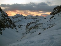 Hohe Warte (2780m) v pozadí při západu slunce od bivaku