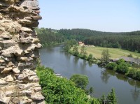 Dobronice: Pohled z hradu proti proudu
