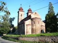 bazilika Nanebevzetí P.Marie: románská poutní bazilika je z konce12.století a je zachovaná kromě krytů věží v původní podobě