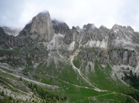 Dolomity: na vrcholku skály u Rif.Pederiva