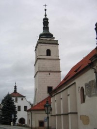 Horšovský Týn - kostel: kostel na náměstí v Horšovském Týně před zámkem
